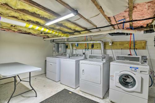 Darling Wheelchair Accessible Gem Pond View!