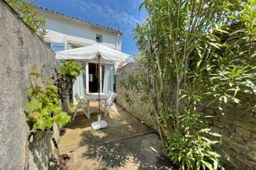 House R�taise With Garden Close To The Sea