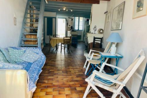 House R�taise With Garden Close To The Sea