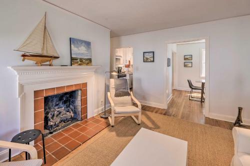 Bright Beaufort Getaway With Waterfront View!