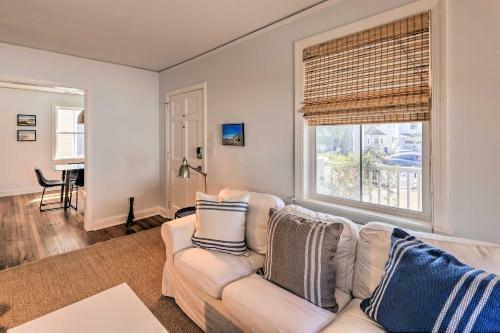 Bright Beaufort Getaway With Waterfront View!