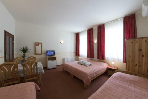 Hostal Fam�lia Vend�gh�z