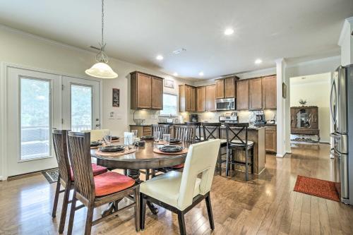 Lovely Durham Home With Screened Porch And Patio!