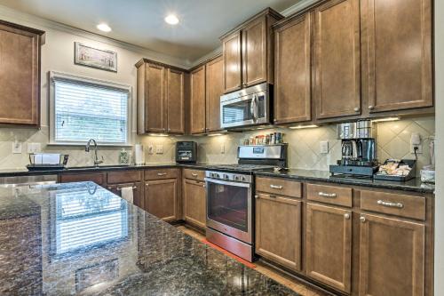 Lovely Durham Home With Screened Porch And Patio!