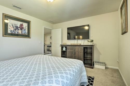 Lovely Durham Home With Screened Porch And Patio!