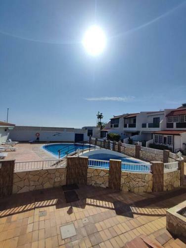 Agradable Adosado Con Terraza Y Piscina