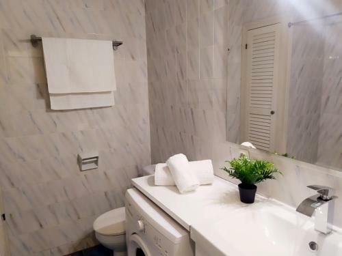 Cheap & Chic: Apartamento En Son Bou (iv)