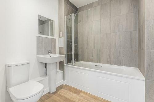 Stunning 2 Bed Apartment With Secure Parking