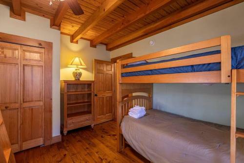 Mountain Mindset - Newland Log Cabin, Hot Tub, Pool Table, Fire Pit