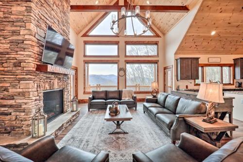 Elevated Mountain View Retreat With Fire Pit!