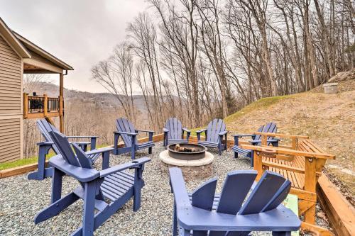 Elevated Mountain View Retreat With Fire Pit!