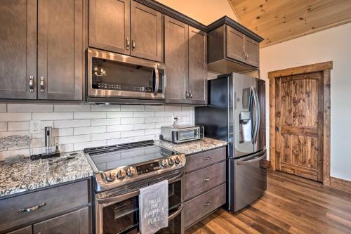 Elevated Mountain View Retreat With Fire Pit!