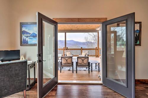 Elevated Mountain View Retreat With Fire Pit!
