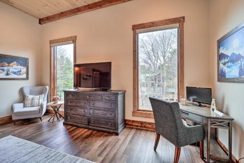Elevated Mountain View Retreat With Fire Pit!