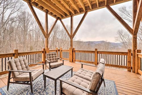 Elevated Mountain View Retreat With Fire Pit!