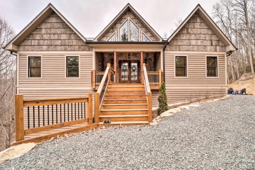 Elevated Mountain View Retreat With Fire Pit!