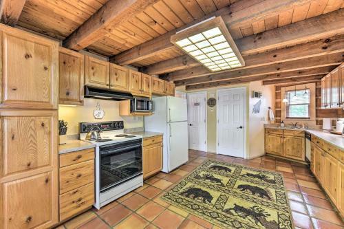 True Log Cabin With Game Room, Year-round Views