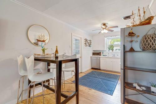 208 W Ashley - Central Location - 2 Mins To The Beach