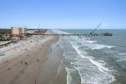208 W Ashley - Central Location - 2 Mins To The Beach