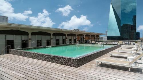 Cozysuites Stunning 2br 2ba Apartment Downtown