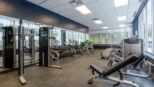 Cozysuites Stunning 2br 2ba Apartment Downtown
