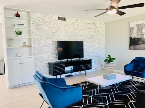 Hostal Blue-door @maywood - Modern Spaces