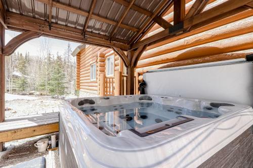 Stone's Throw Cabin