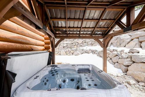 Stone's Throw Cabin