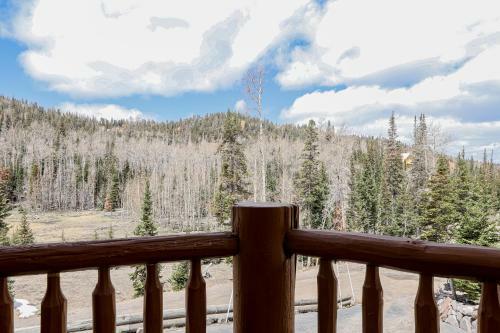 Stone's Throw Cabin