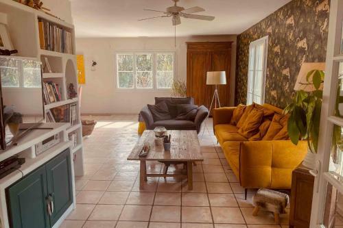 Peaceful Villa With Pool And Outdoor Kitchen 6-8 Sleeps Without Screws