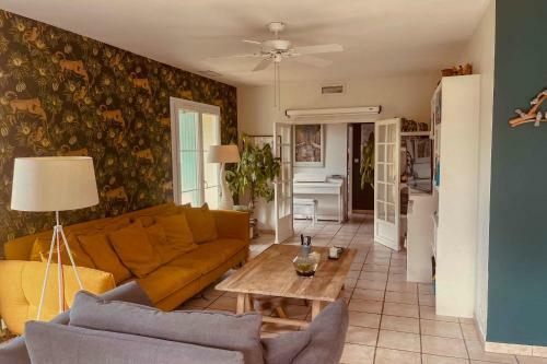 Peaceful Villa With Pool And Outdoor Kitchen 6-8 Sleeps Without Screws