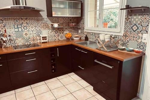 Peaceful Villa With Pool And Outdoor Kitchen 6-8 Sleeps Without Screws