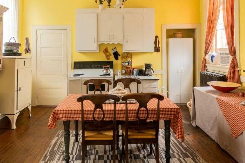 Experience The Lincoln Home