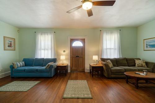 Captains Quarters By The Bay Cottage