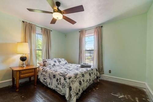 Captains Quarters By The Bay Cottage