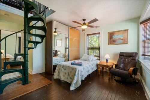 Captains Quarters By The Bay Cottage