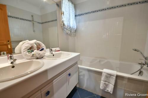 Villa Azur Story