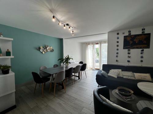 Petite Maison Dans Le Bourg De Villerest