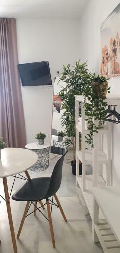 Cadiz Inn Suites & Apartments