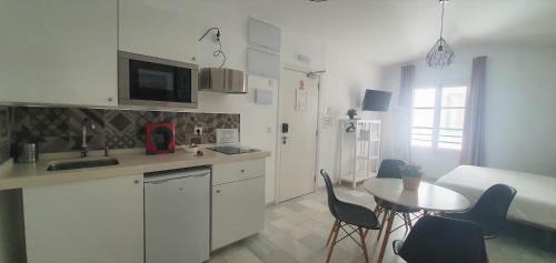 Cadiz Inn Suites & Apartments