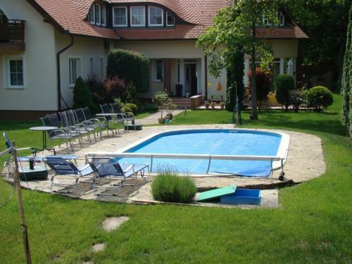 K�nszler Apartmanh�z