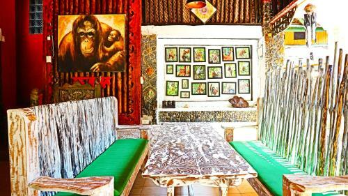 Hotel Jungle Inn