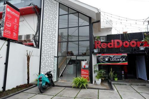 Hotel Reddoorz @ Demangan Sari Residence