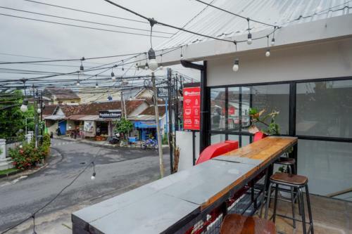 Hotel Reddoorz @ Demangan Sari Residence