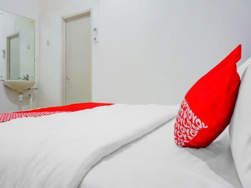 Hotel Vaccinated Staff - Oyo 3965 Syariah Graha Kartika