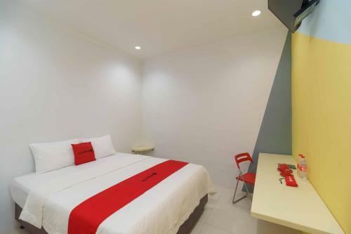 Hotel Reddoorz @ Taman Galaxy Bekasi