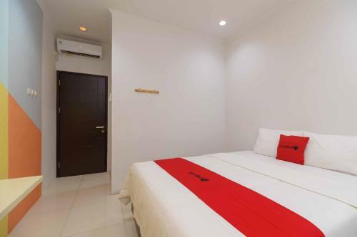 Hotel Reddoorz @ Taman Galaxy Bekasi