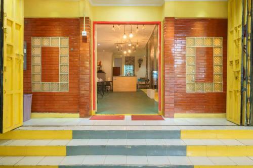 Hotel Reddoorz @ Taman Galaxy Bekasi