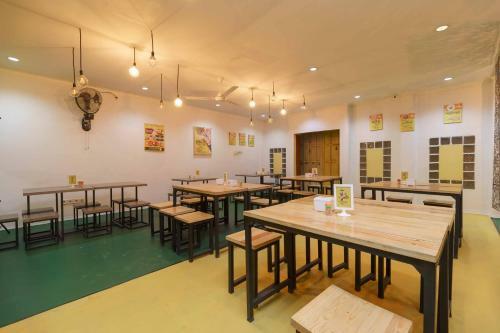 Hotel Reddoorz @ Taman Galaxy Bekasi