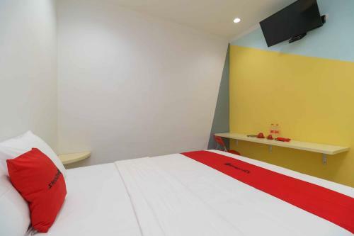 Hotel Reddoorz @ Taman Galaxy Bekasi